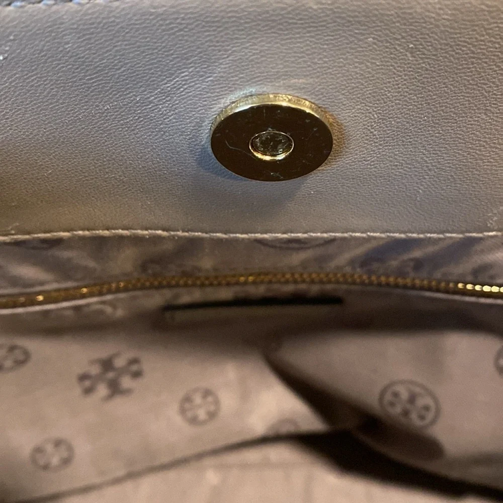 STUNNING Tory Burch Gray Leather Shoulder Bag in EUC